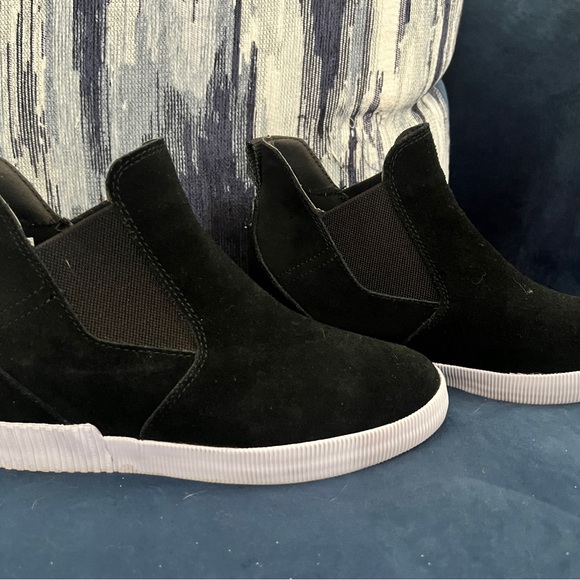 Black Sorel booties size 8.5 cute comfy - Picture 2 of 5